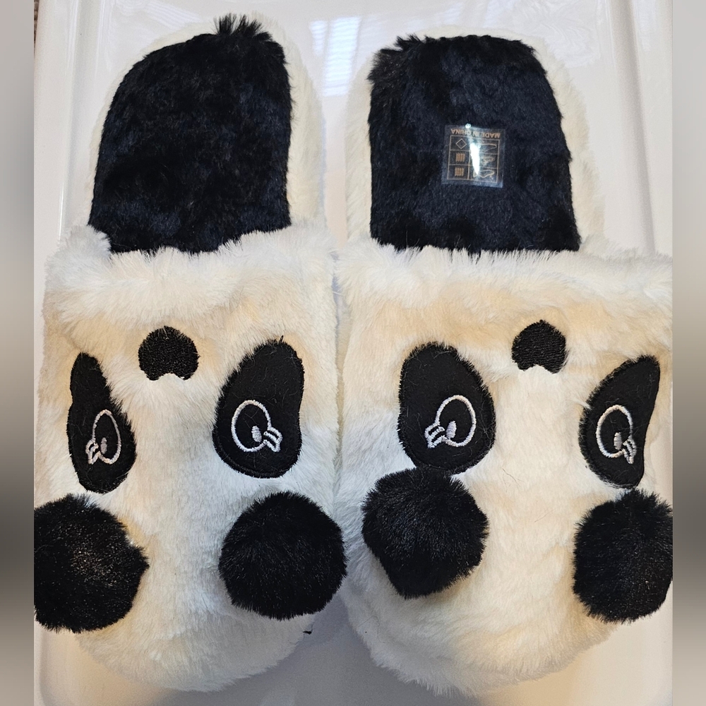 fuzzy panda slippers Brand New